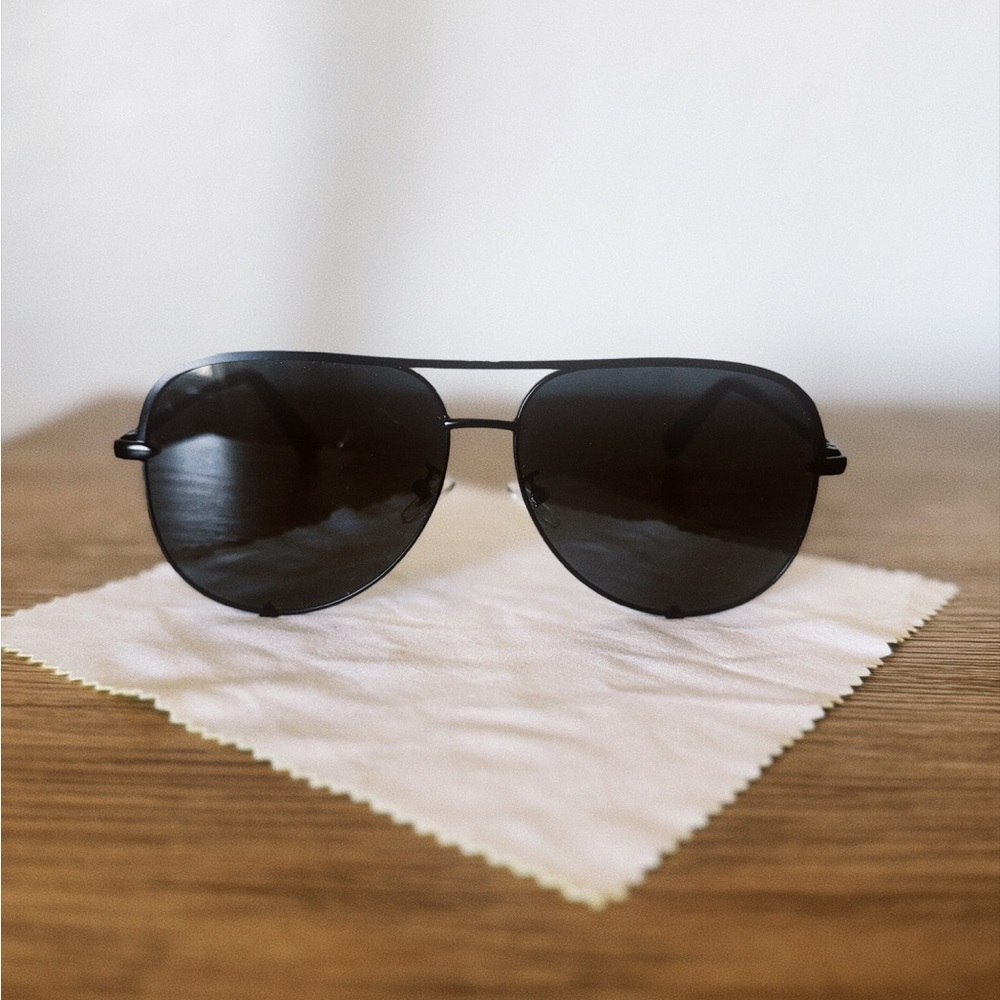 Stylish Black Aviator Sunglasses
